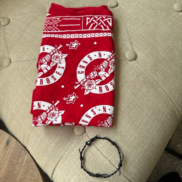 Guns and roses scarf with logo and hand made male/unisex rock bracelet - Picture 3 of 8